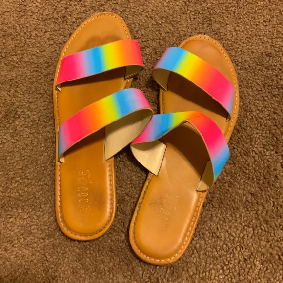 Duo of summer time flats - Picture 2 of 5